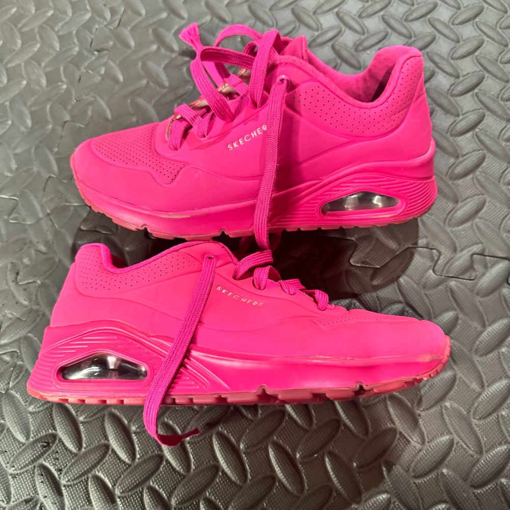 Women’s pink skechers size 6.5